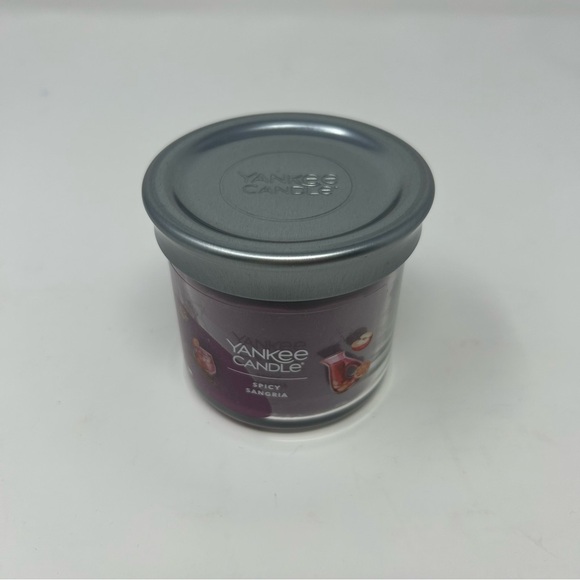 Yankee Candle Spicy Sangria Small Jar Candle - Picture 3 of 4